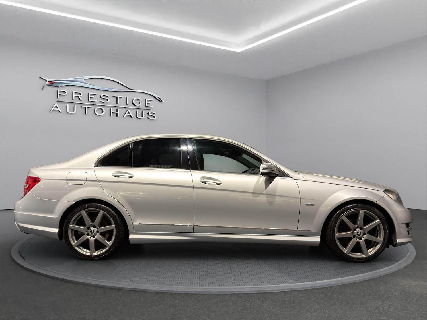 Used Mercedes-Benz C Class 2012 for sale - 76581268: Photo 2