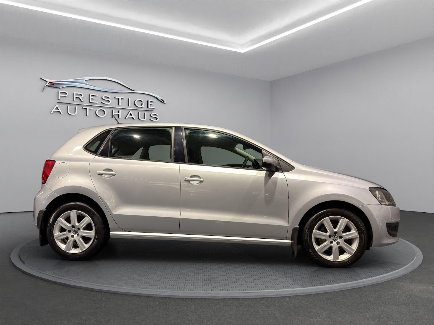Used Volkswagen Polo 2011 for sale - 76581267: Photo 2
