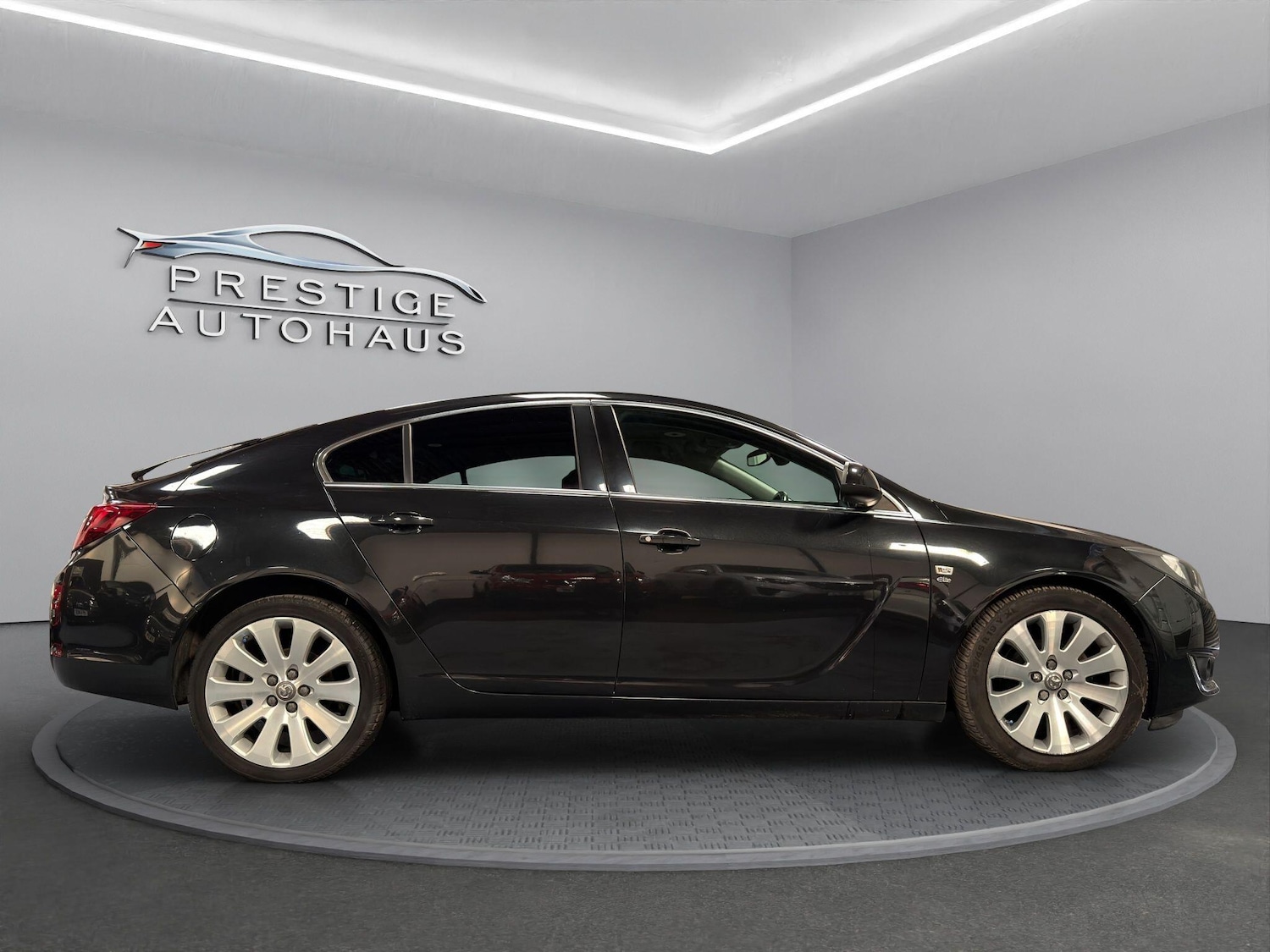 Used Vauxhall Insignia 2015 for sale - 76495814: Photo 2