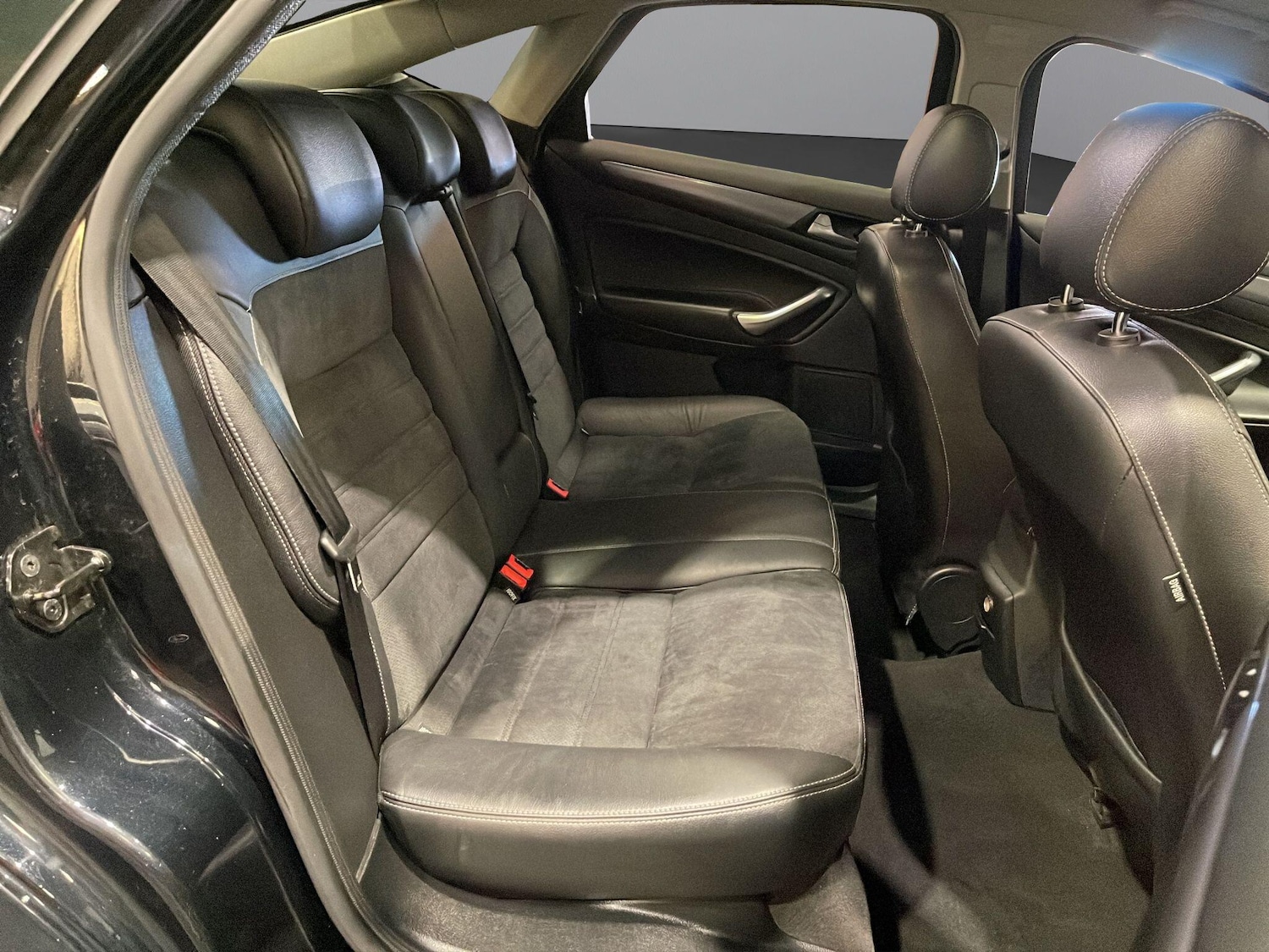 Used Ford Mondeo 2011 for sale - 76717621: Photo 10