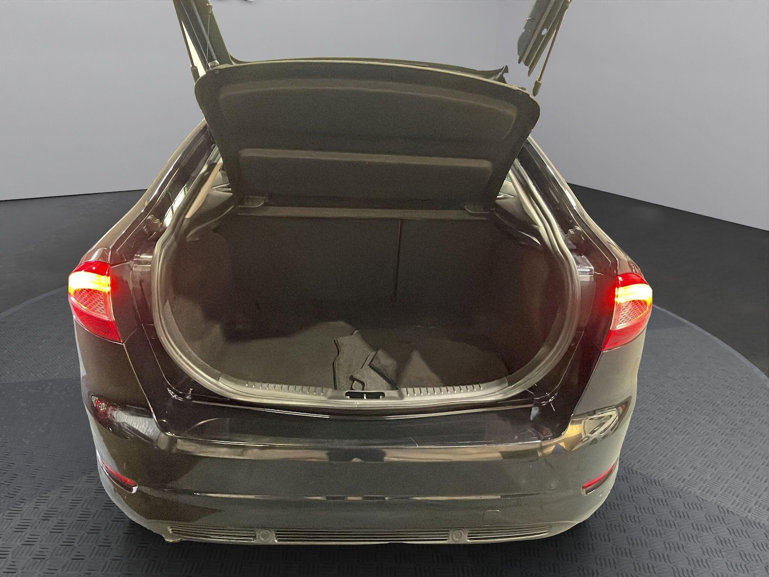 Used Ford Mondeo 2011 for sale - 76717621: Photo 11