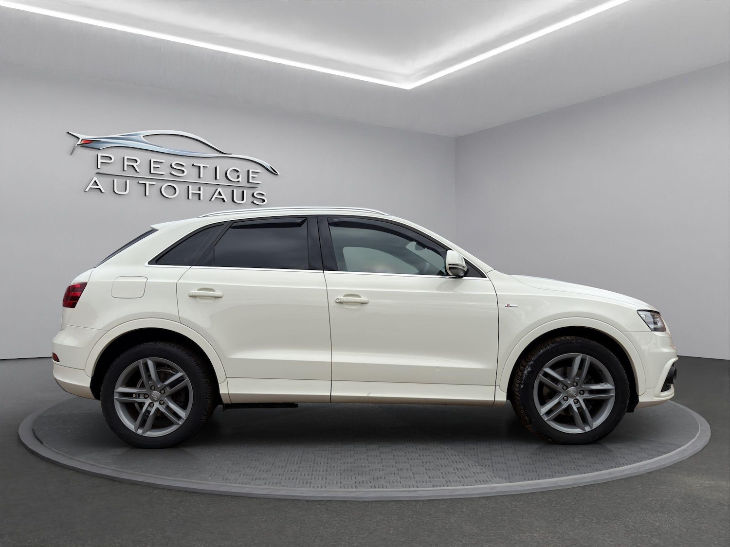 Used Audi Q3 2013 for sale - 76380237: Photo 2