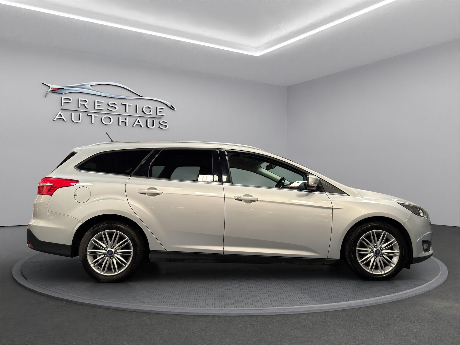 Used Ford Focus 2017 for sale - 76501185: Photo 2