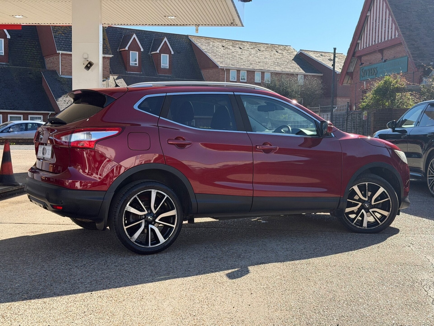 Used Nissan Qashqai 2017 for sale - 77666066: Photo 2