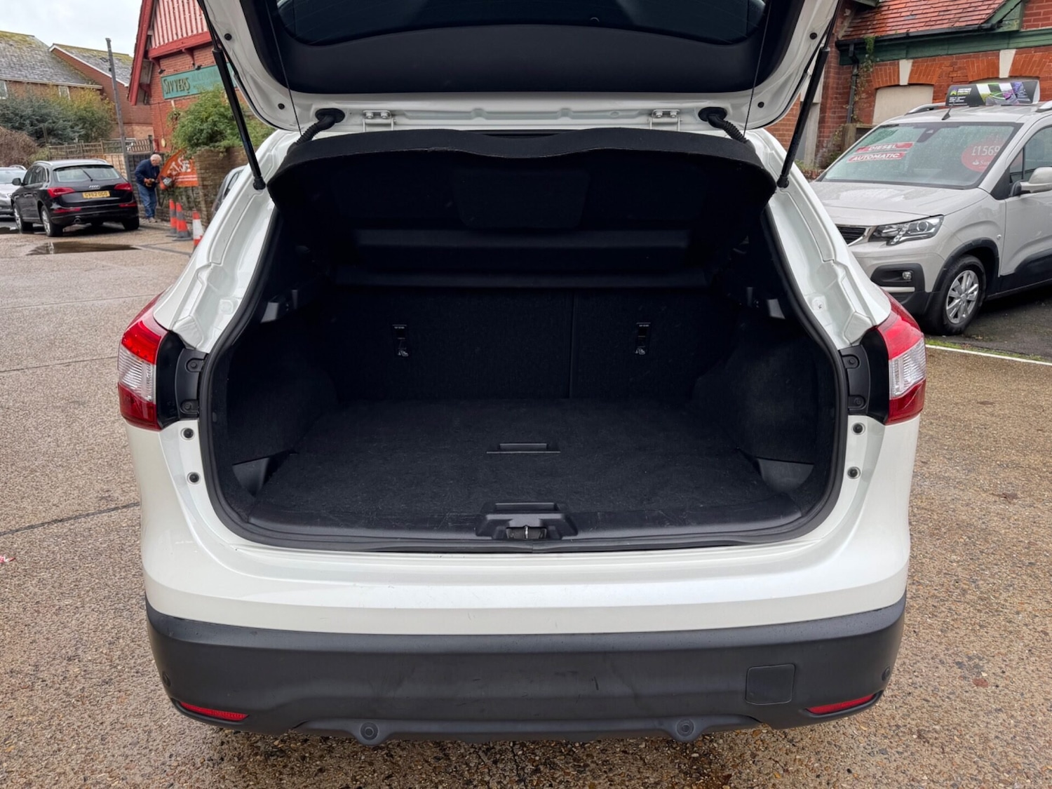 Used Nissan Qashqai 2014 for sale - 76275235: Photo 7