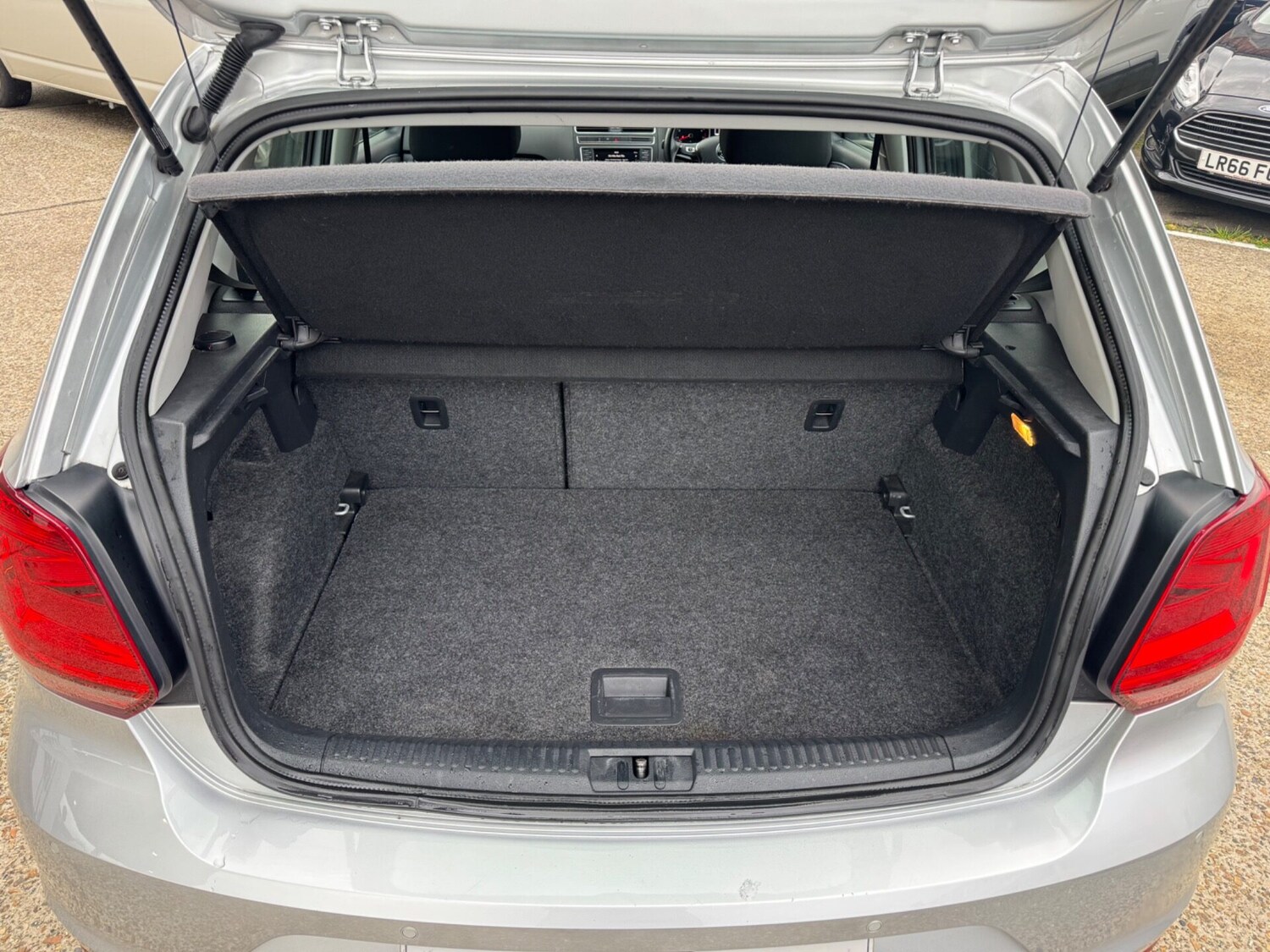 Used Volkswagen Polo 2015 for sale - 76376599: Photo 10