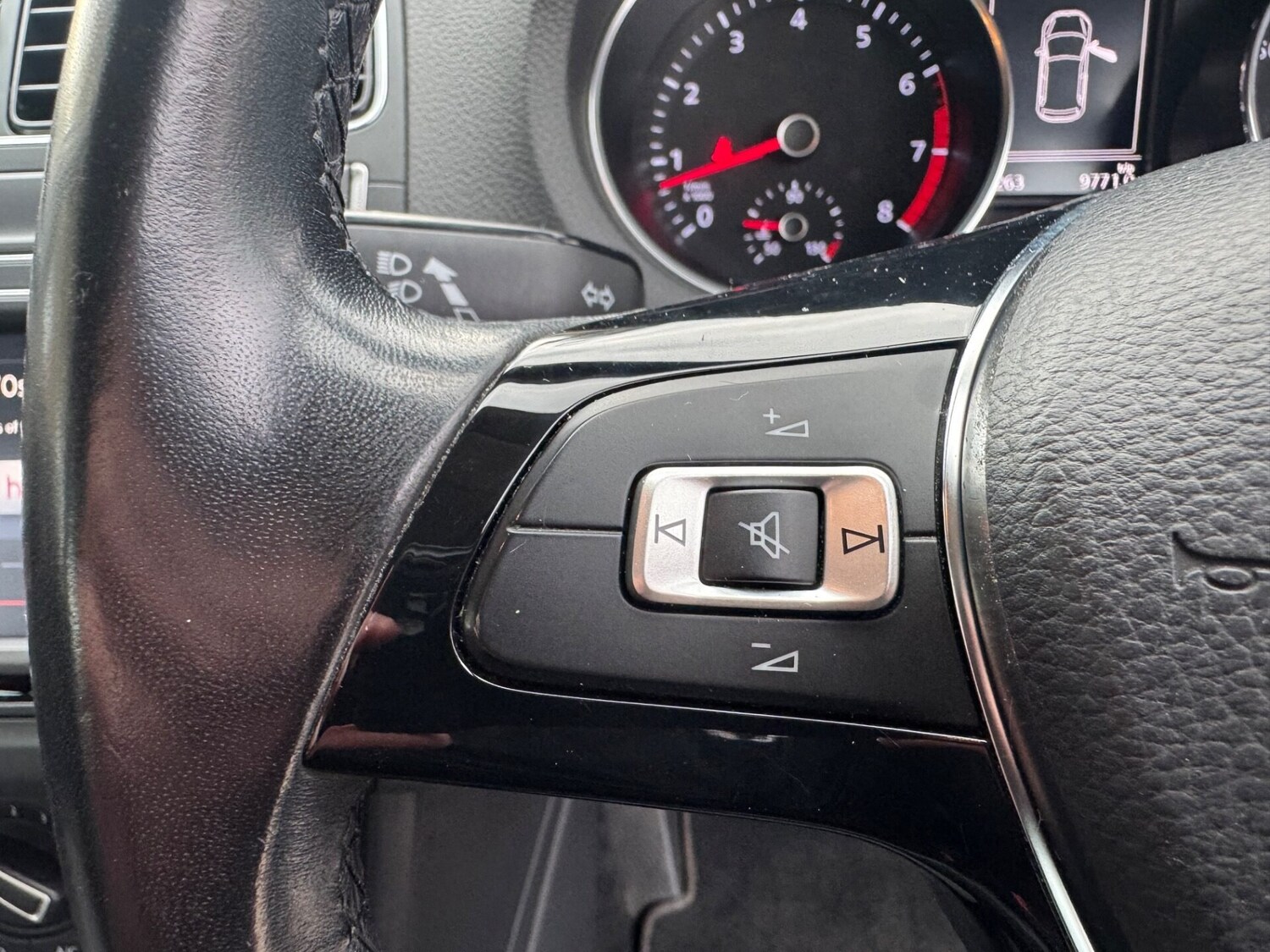 Used Volkswagen Polo 2015 for sale - 76376599: Photo 14