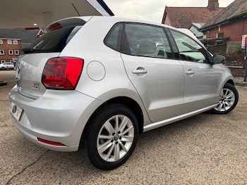 Used Volkswagen Polo 2015 for sale - 76376599: Photo