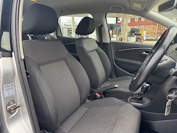 Used Volkswagen Polo 2015 for sale - 76376599: Photo