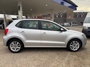 Used Volkswagen Polo 2015 for sale - 76376599: Photo