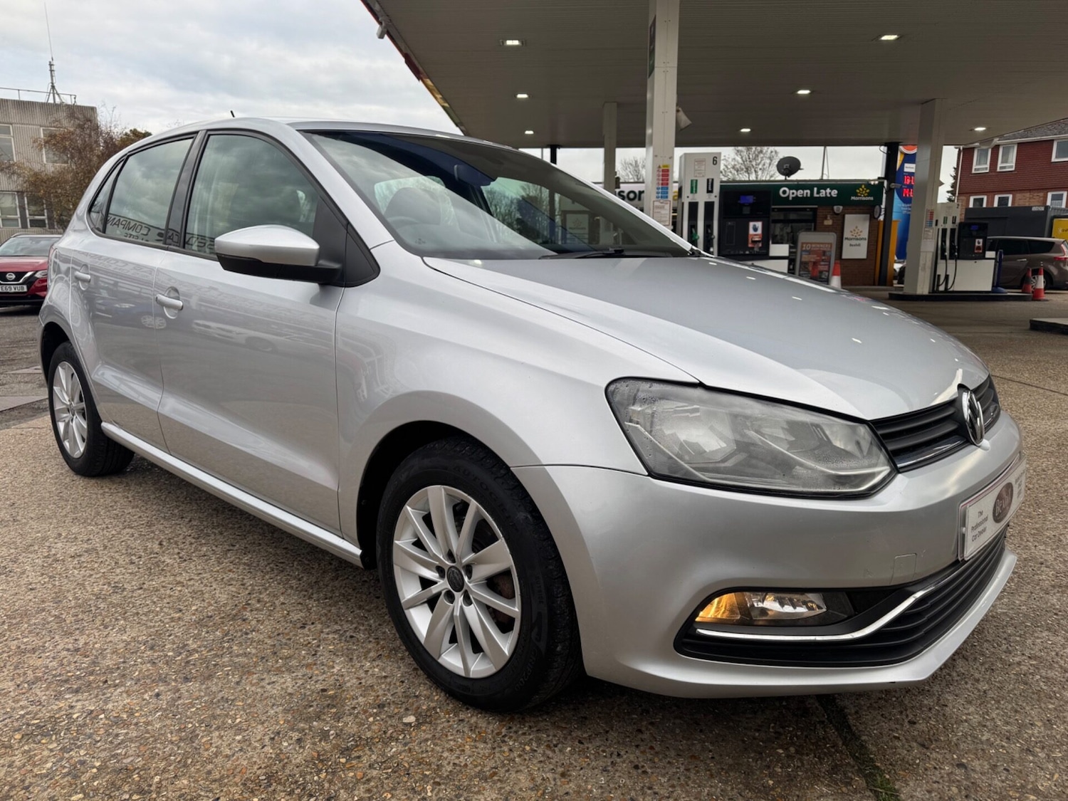 Used Volkswagen Polo 2015 for sale - 76376599: Photo 6
