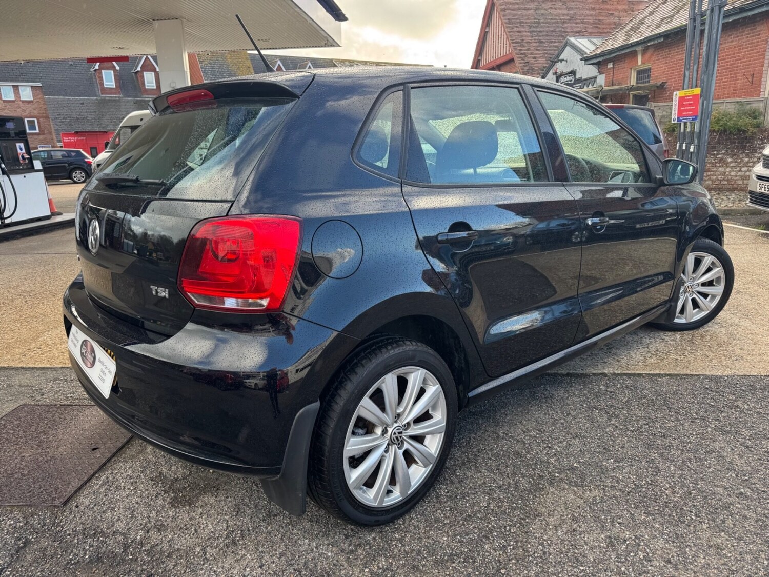 Used Volkswagen Polo 2011 for sale - 76334363: Photo 2