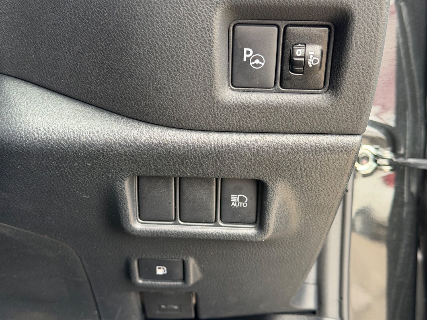 Used Toyota C-HR 2021 for sale - 77617974: Photo 14