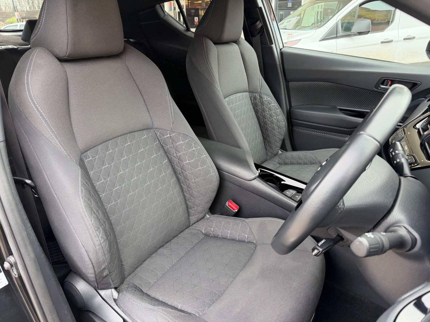 Used Toyota C-HR 2021 for sale - 77617974: Photo 3