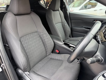 Used Toyota C-HR 2021 for sale - 77617974: Photo