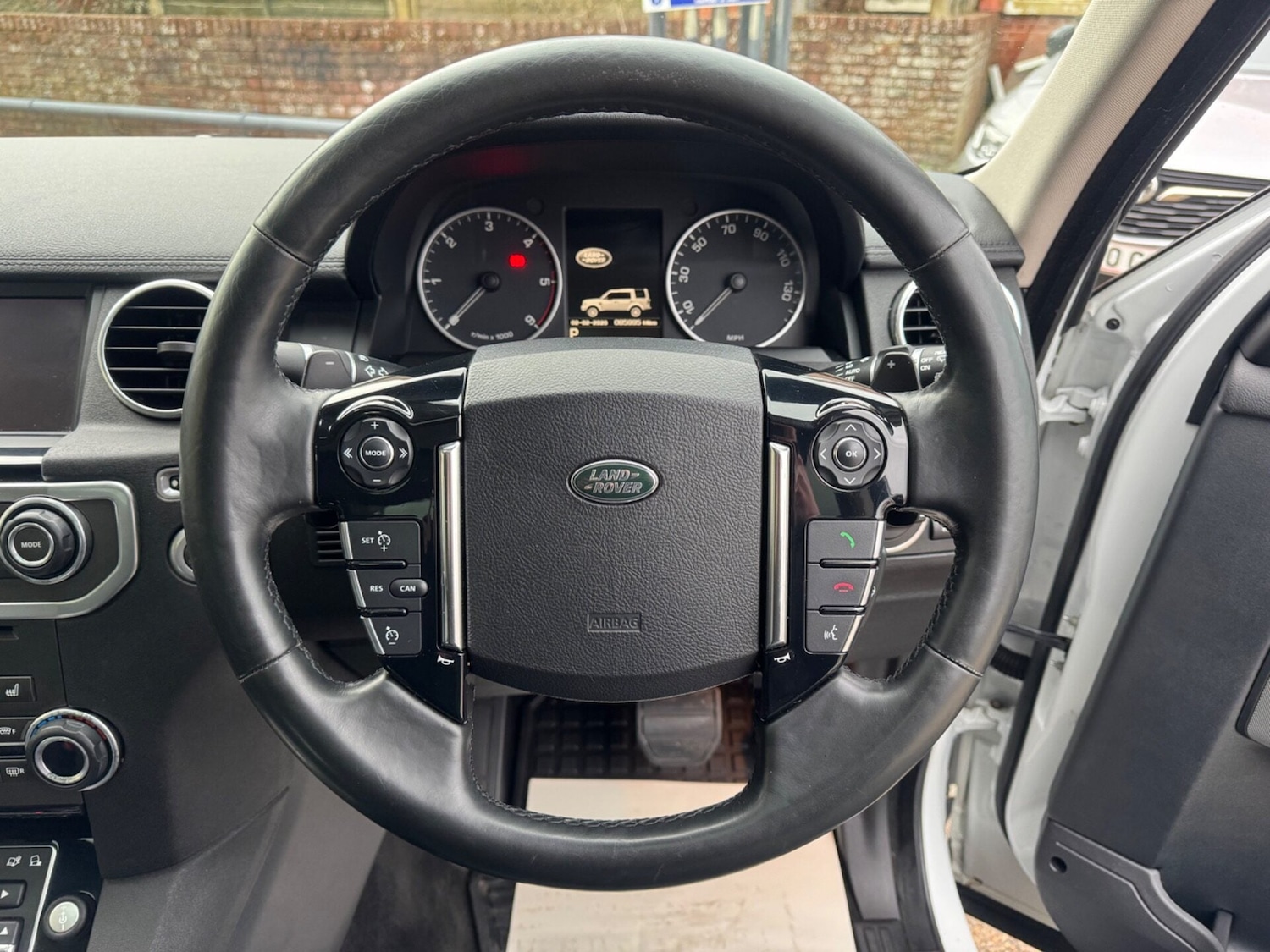 Used Land Rover Discovery 2015 for sale - 77407421: Photo 11