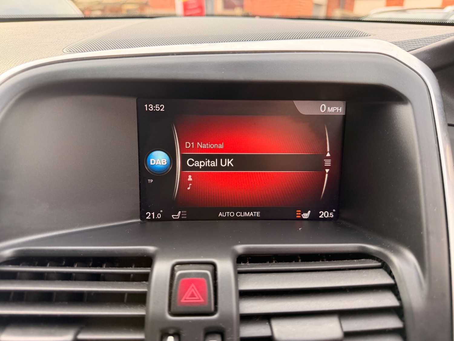 Used Volvo XC60 2017 for sale - 77836120: Photo 19