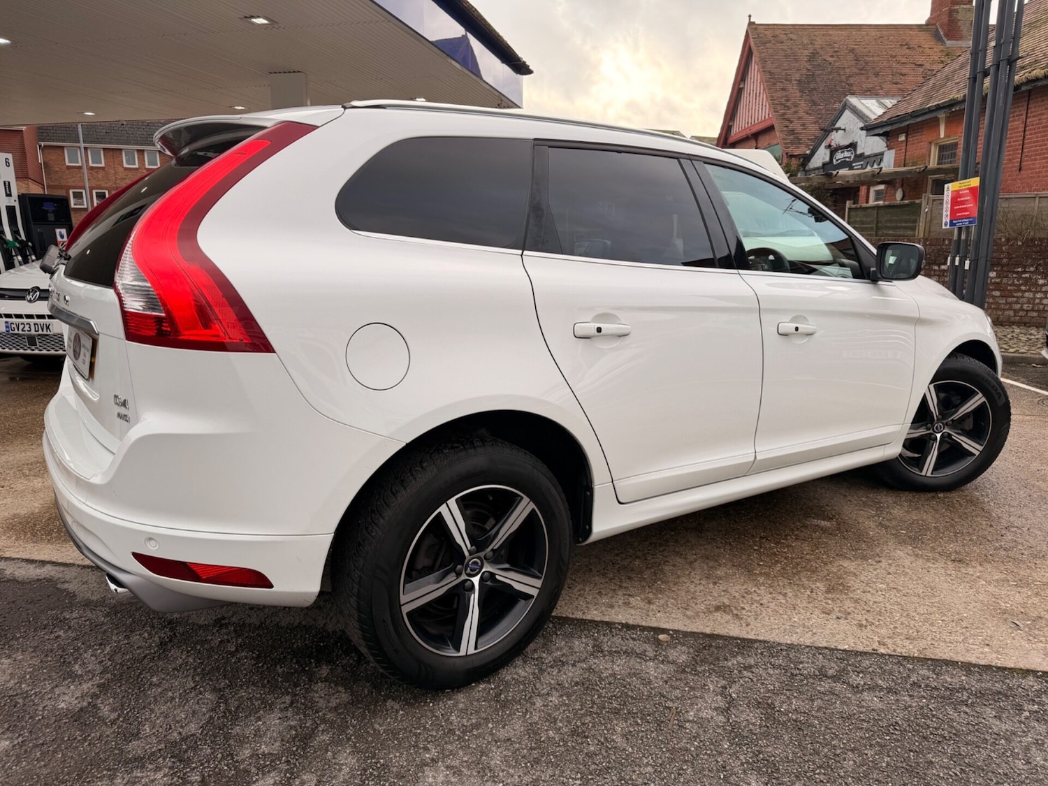 Used Volvo XC60 2017 for sale - 77836120: Photo 2