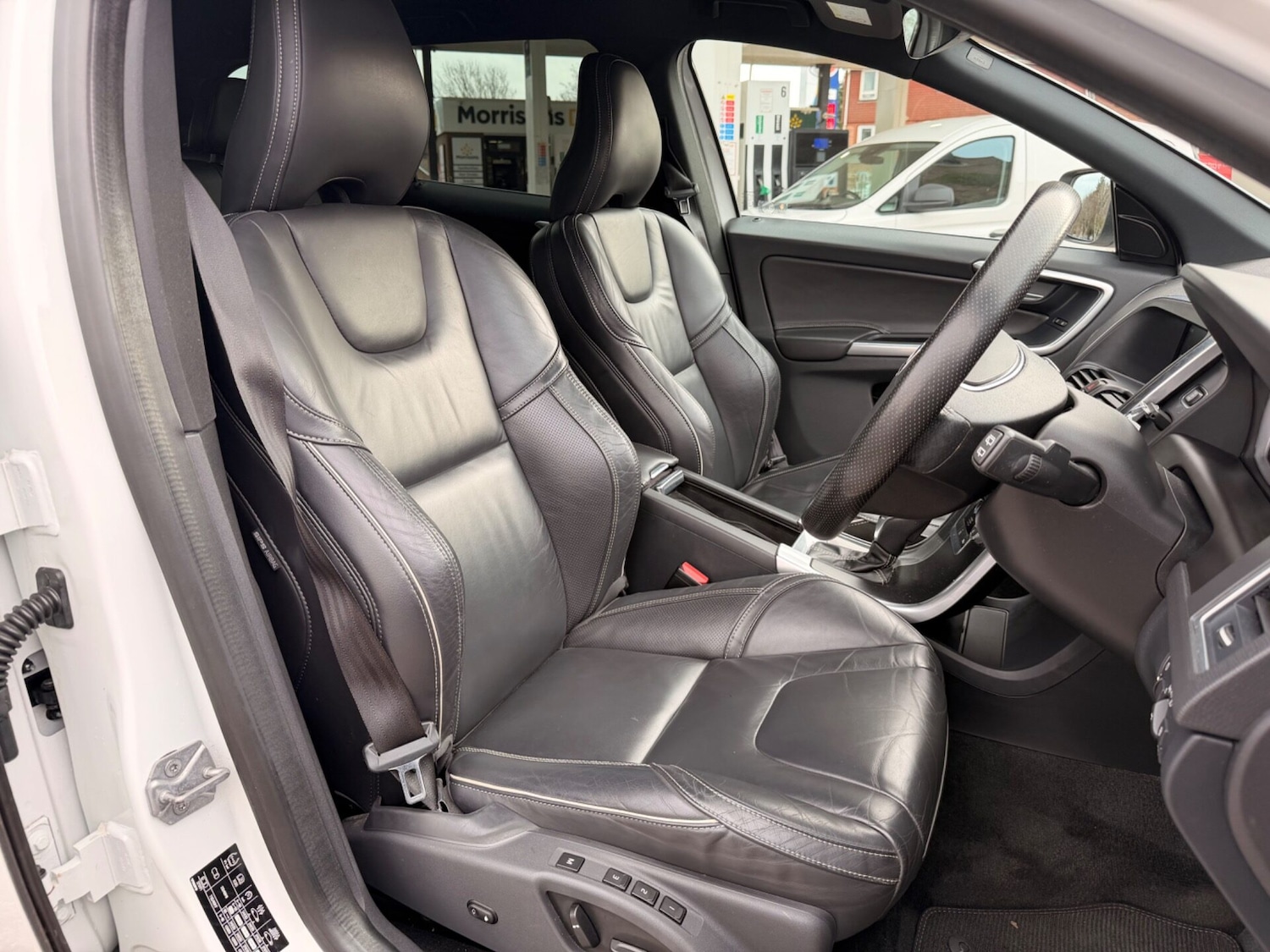 Used Volvo XC60 2017 for sale - 77836120: Photo 3