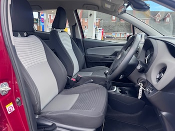 Used Toyota Yaris 2018 for sale - 78802954: Photo