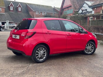 Used Toyota Yaris 2016 for sale - 77520450: Photo