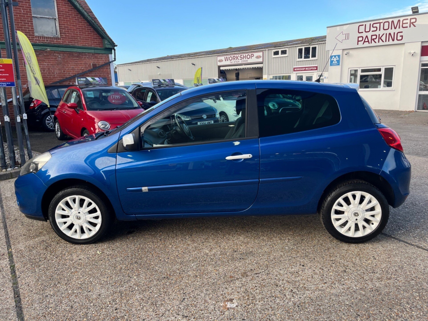 Used Renault Clio 2010 for sale - 76224489: Photo 10