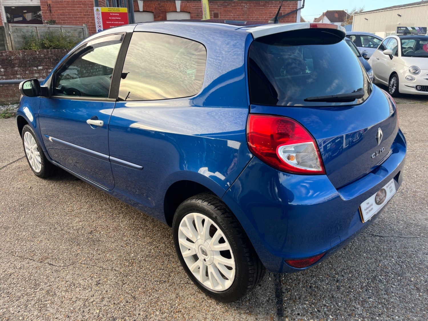 Used Renault Clio 2010 for sale - 76224489: Photo 11