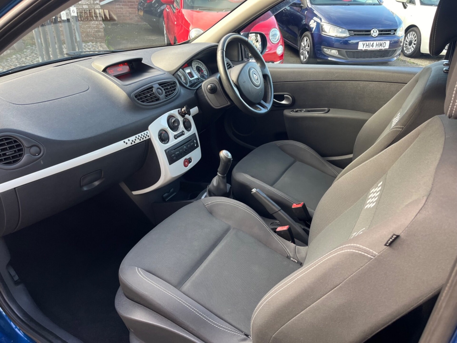 Used Renault Clio 2010 for sale - 76224489: Photo 3