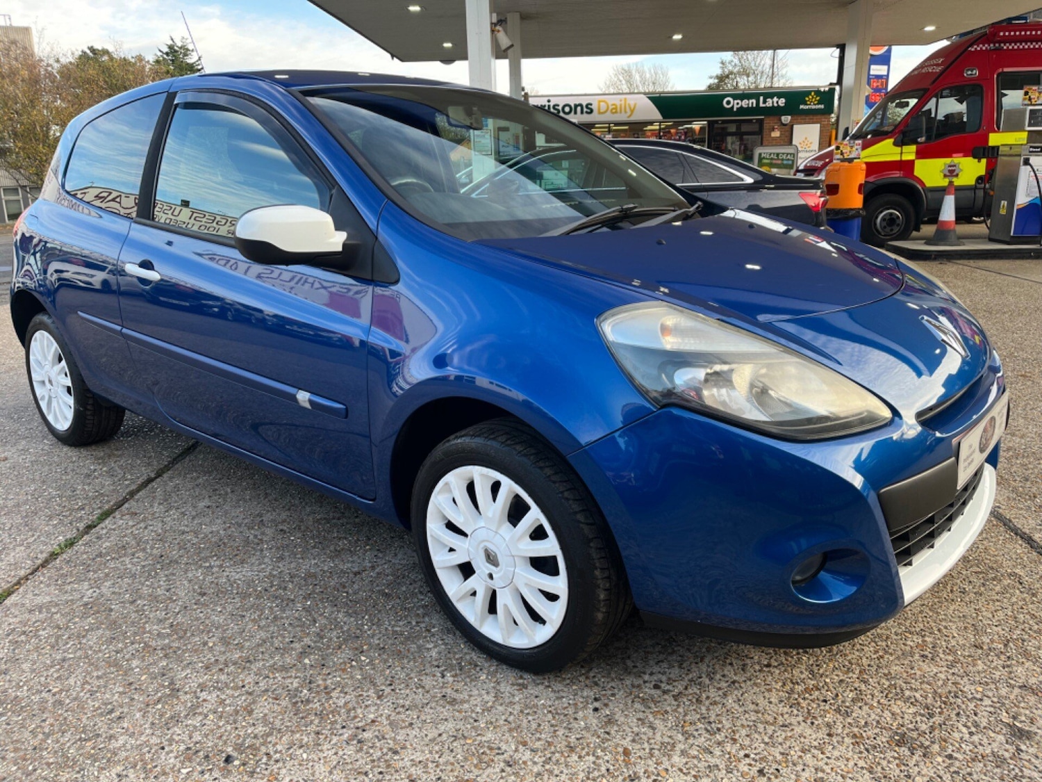 Used Renault Clio 2010 for sale - 76224489: Photo 4