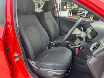 Used Hyundai i10 2019 for sale - 76197791: Photo
