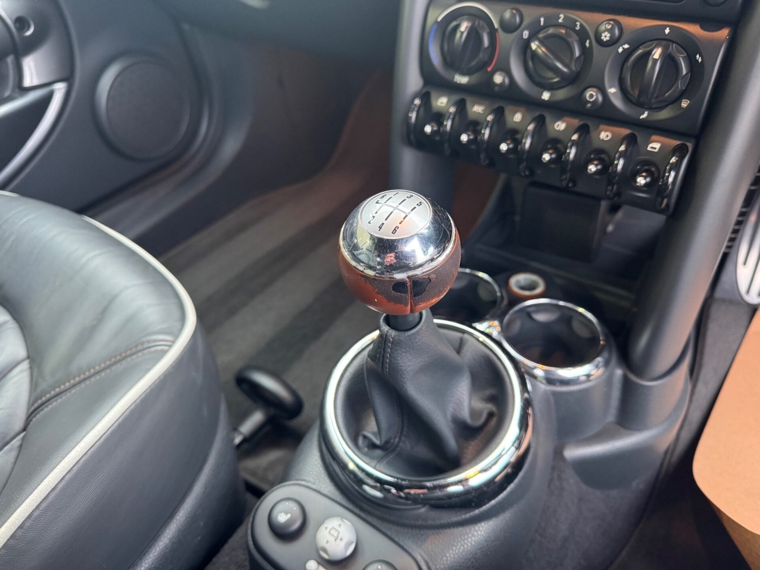 Used MINI Convertible 2009 for sale - 77199341: Photo 17