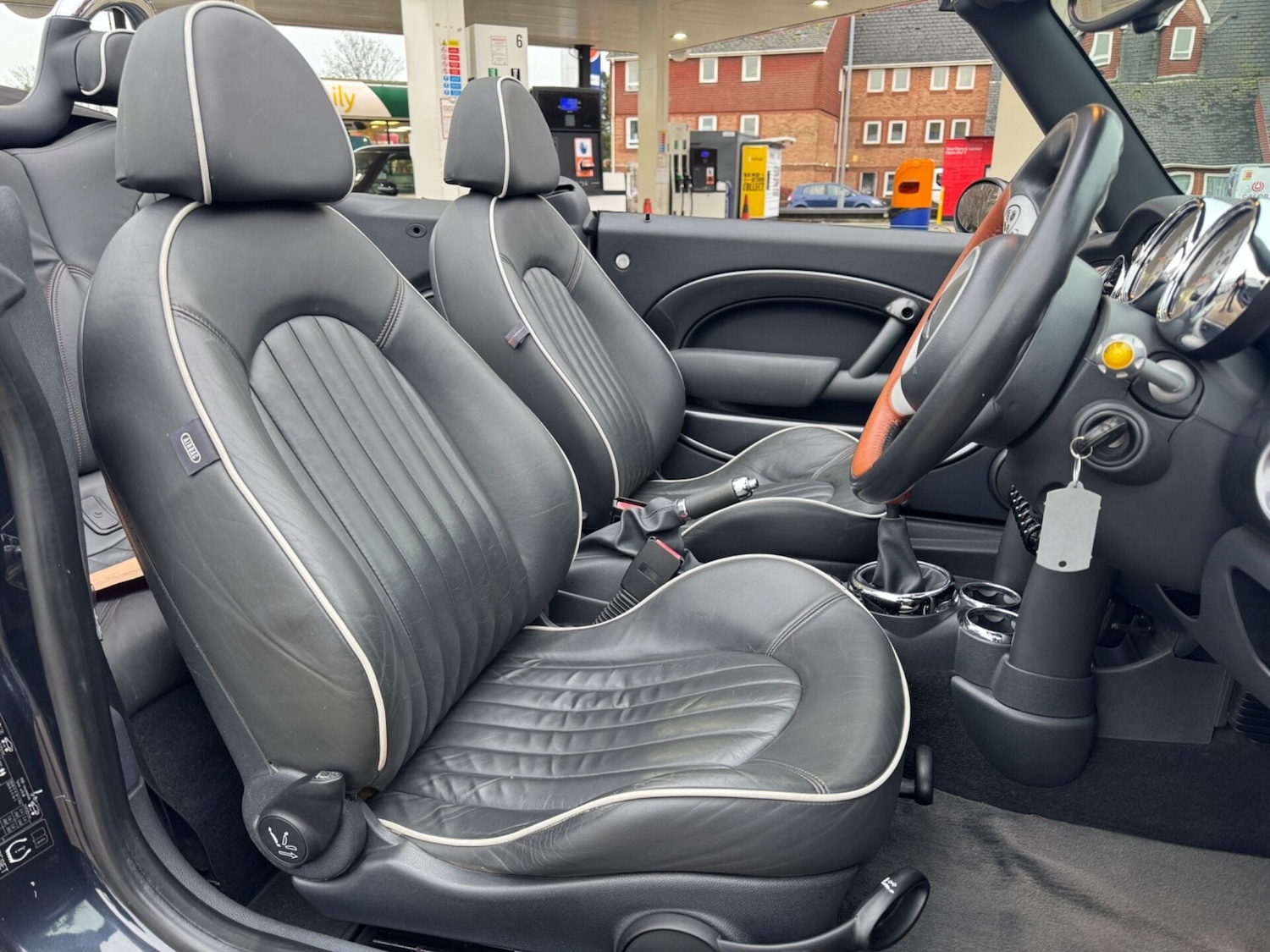 Used MINI Convertible 2009 for sale - 77199341: Photo 3