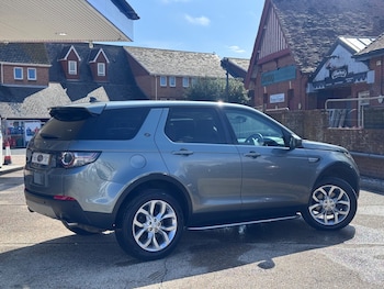 Used Land Rover Discovery Sport 2015 for sale - 79548049: Photo