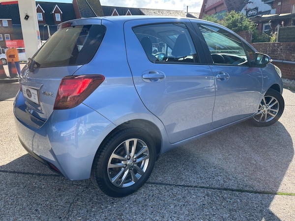 Used Toyota Yaris 2015 for sale - 75663106: Photo 2