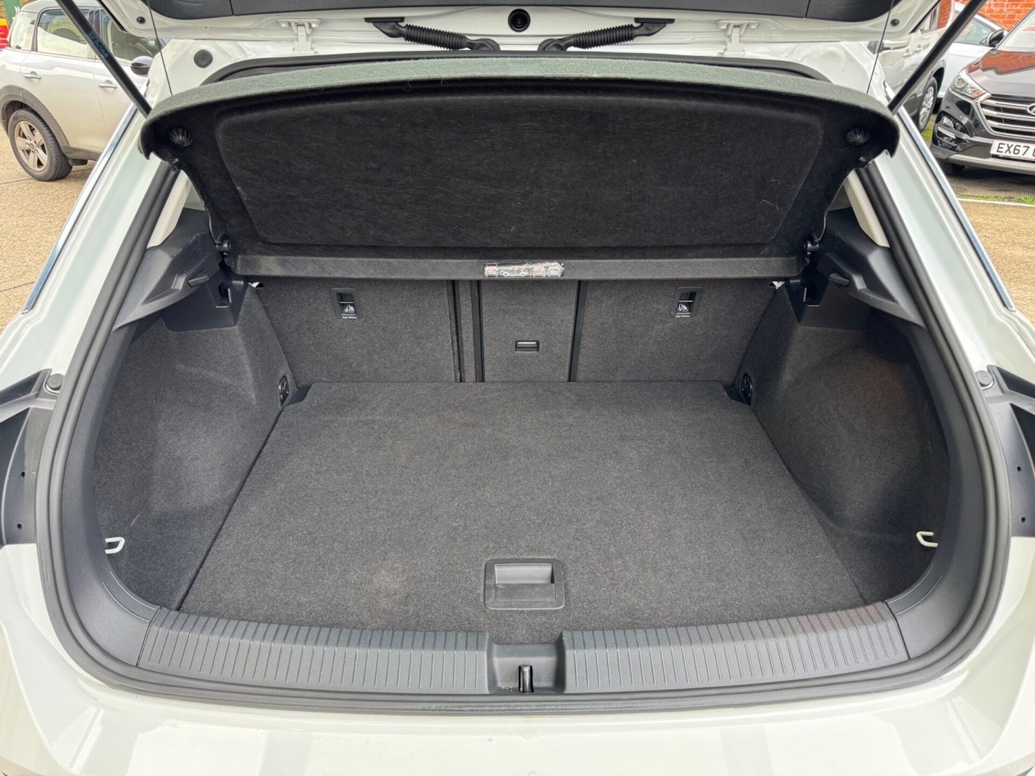 Used Volkswagen T-Roc 2020 for sale - 76558402: Photo 10