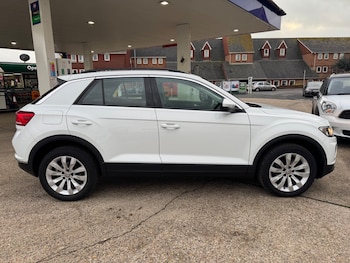 Used Volkswagen T-Roc 2020 for sale - 76558402: Photo