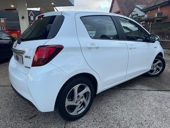 Used Toyota Yaris 2015 for sale - 76275240: Photo