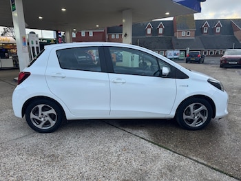 Used Toyota Yaris 2015 for sale - 76275240: Photo