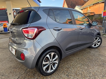 Used Hyundai i10 2017 for sale - 76301199: Photo