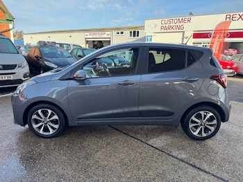 Used Hyundai i10 2017 for sale - 76301199: Photo