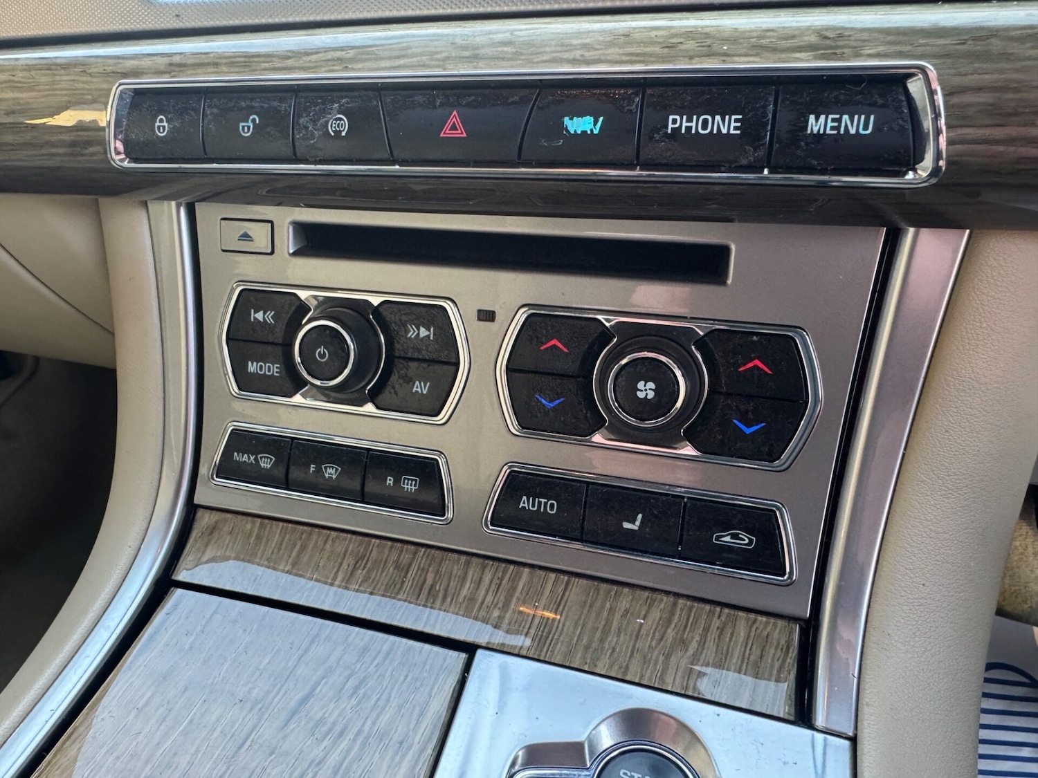 Used Jaguar XF 2014 for sale - 76631163: Photo 15