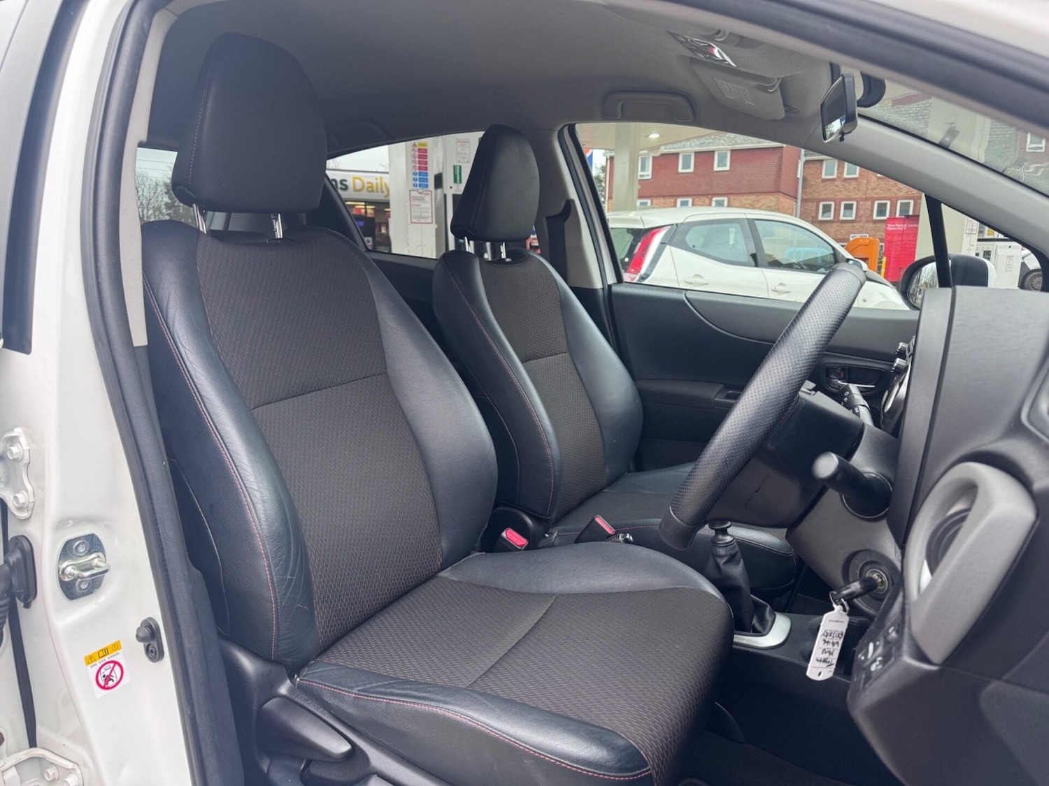 Used Toyota Yaris 2013 for sale - 77520449: Photo 3