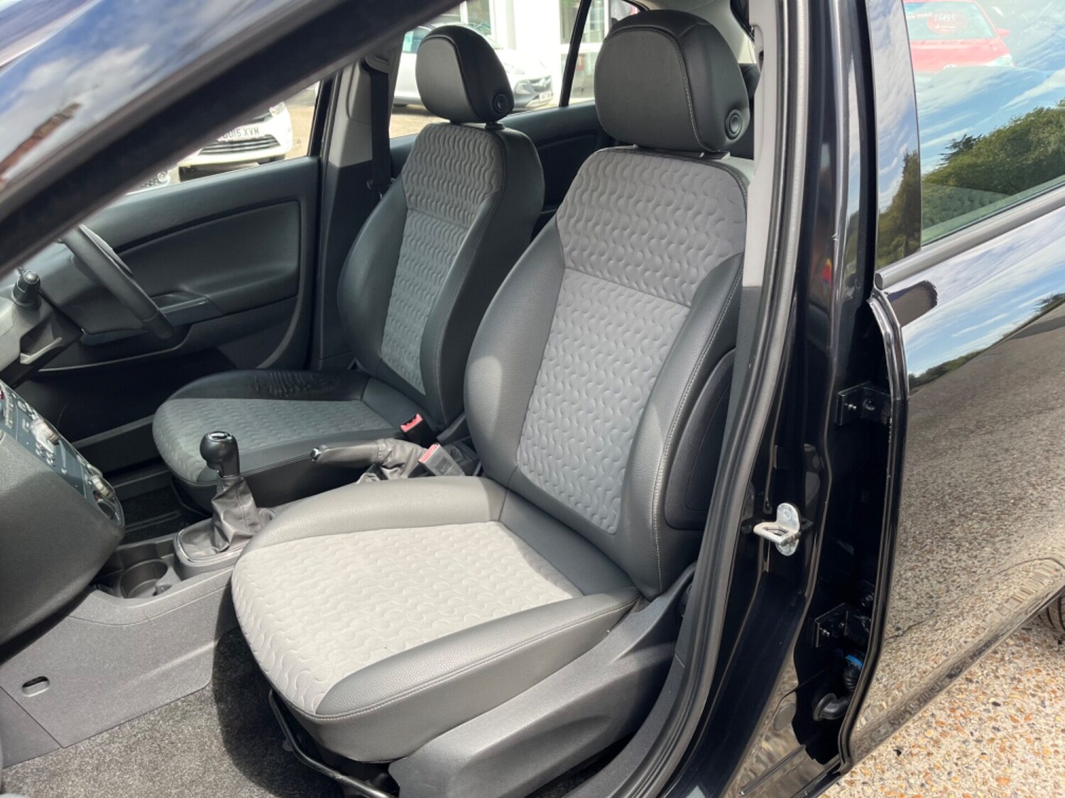 Used Vauxhall Corsa 2011 for sale - 76236480: Photo 3