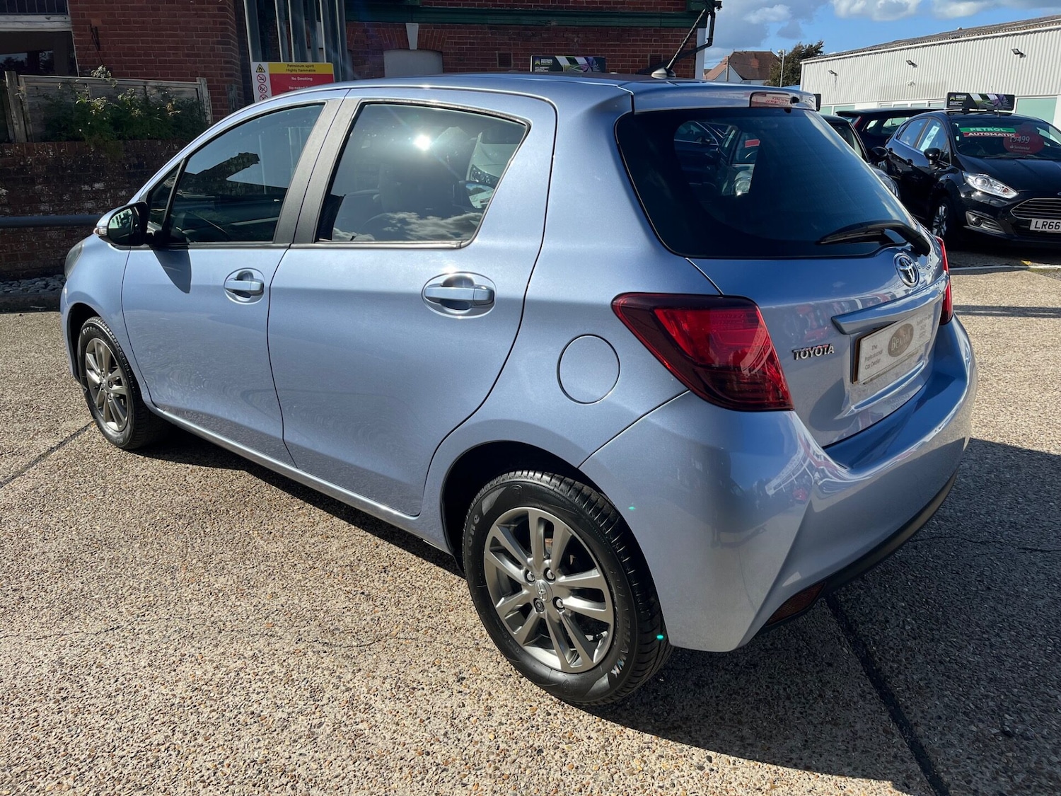 Used Toyota Yaris 2015 for sale - 76517657: Photo 11