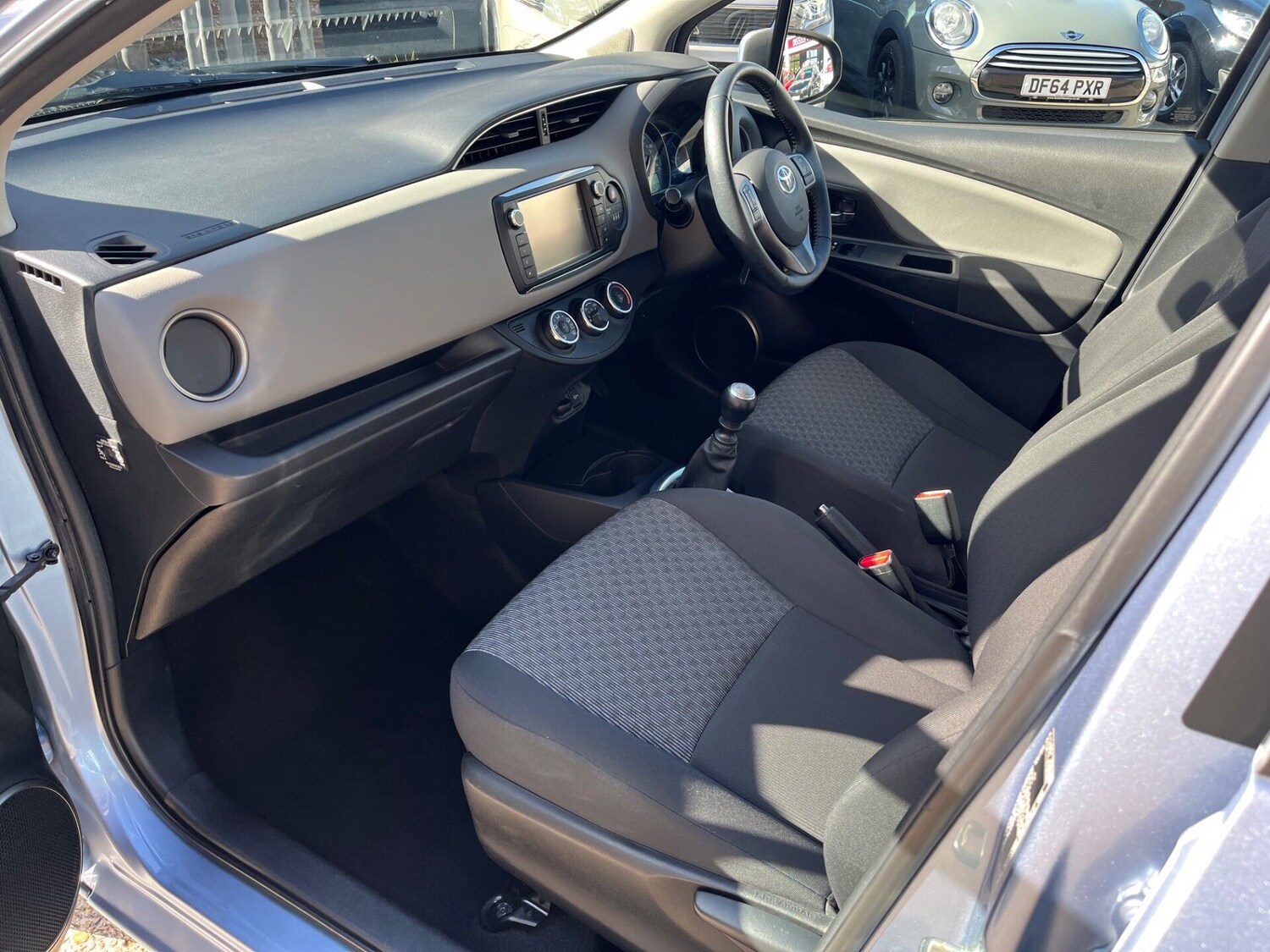 Used Toyota Yaris 2015 for sale - 76517657: Photo 12