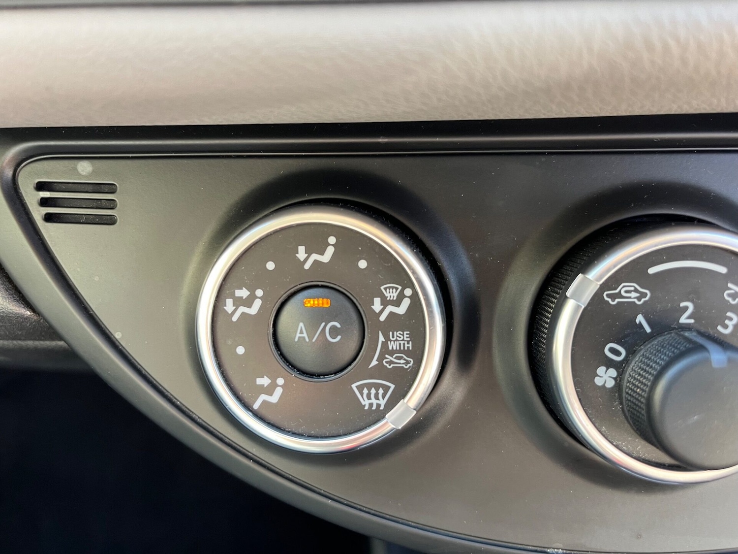 Used Toyota Yaris 2015 for sale - 76517657: Photo 17