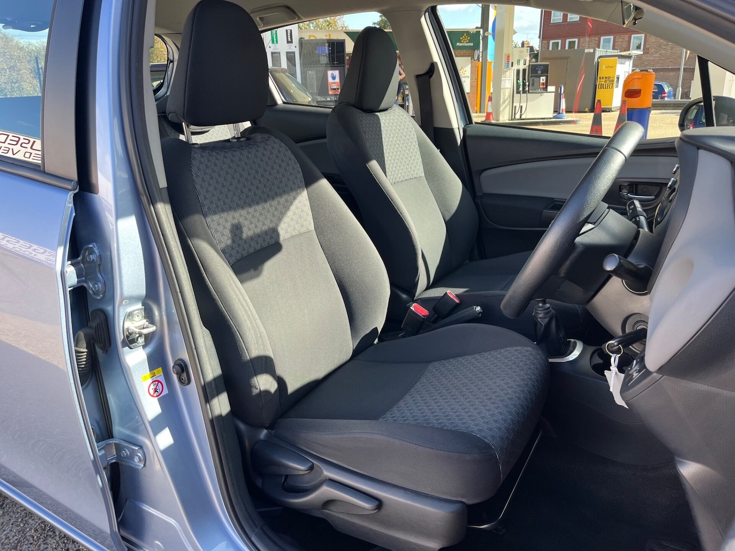 Used Toyota Yaris 2015 for sale - 76517657: Photo 3