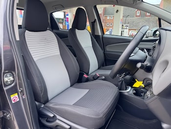 Used Toyota Yaris 2017 for sale - 78802955: Photo