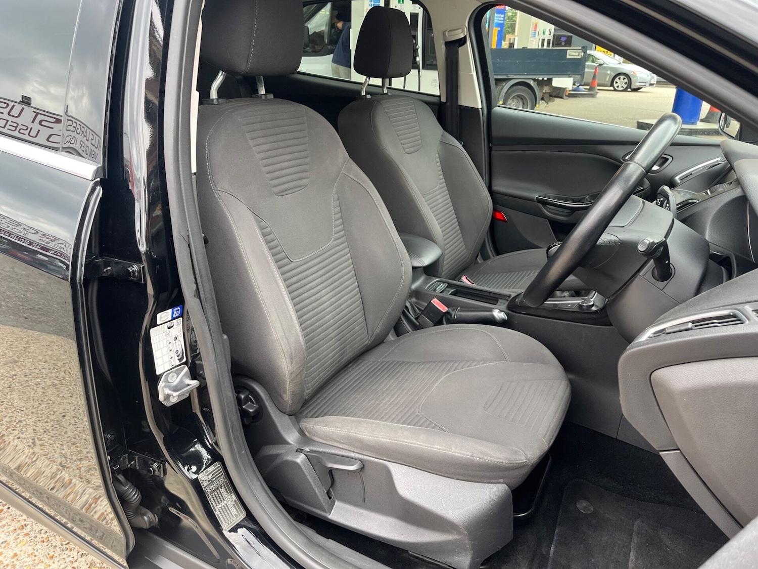 Used Ford Focus 2016 for sale - 76945444: Photo 3