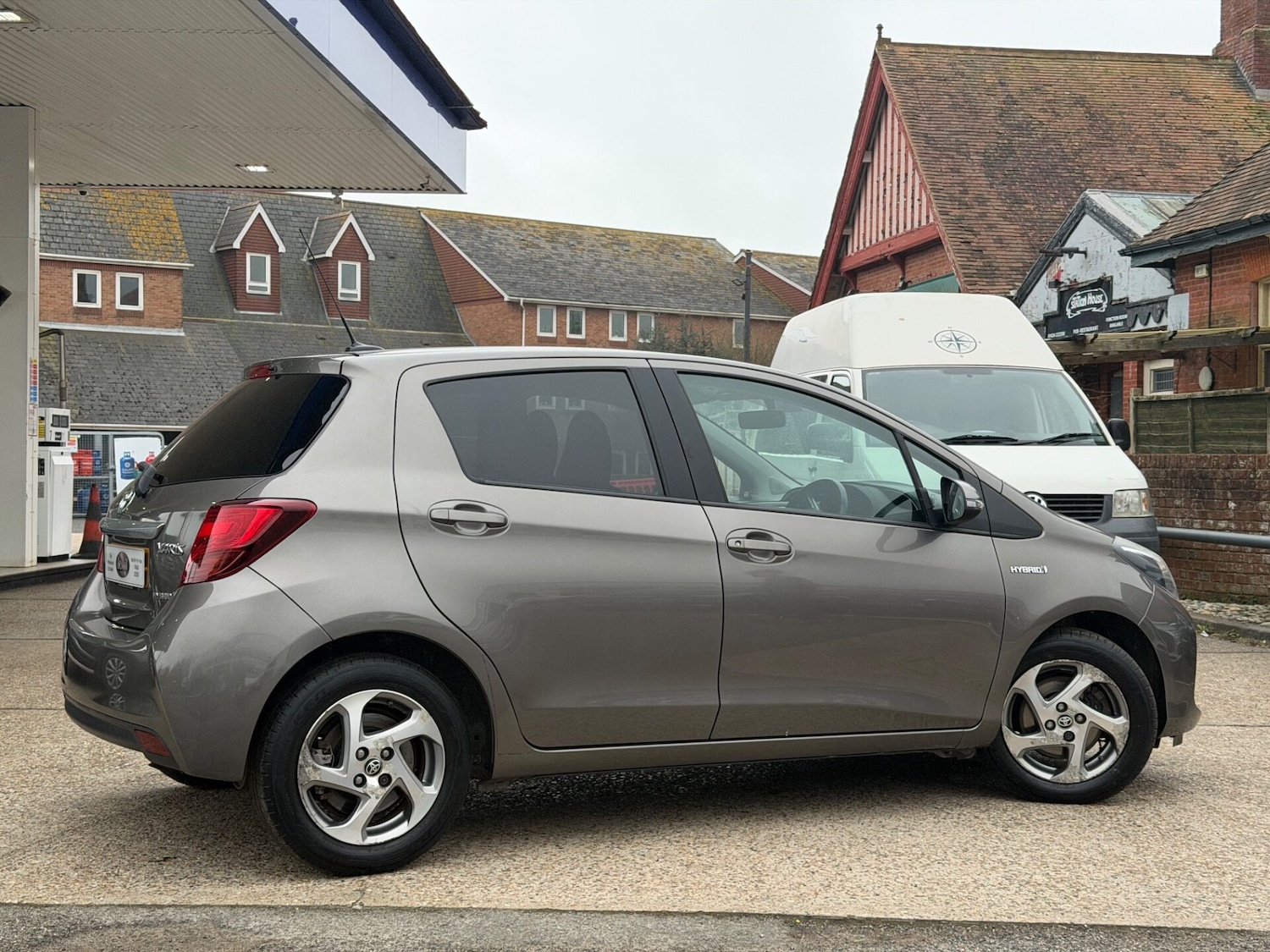 Used Toyota Yaris 2016 for sale - 77666054: Photo 2